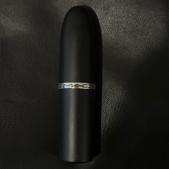 MAC Cosmetics Nude Lipstick- Fleshpot - Picture 2 of 5